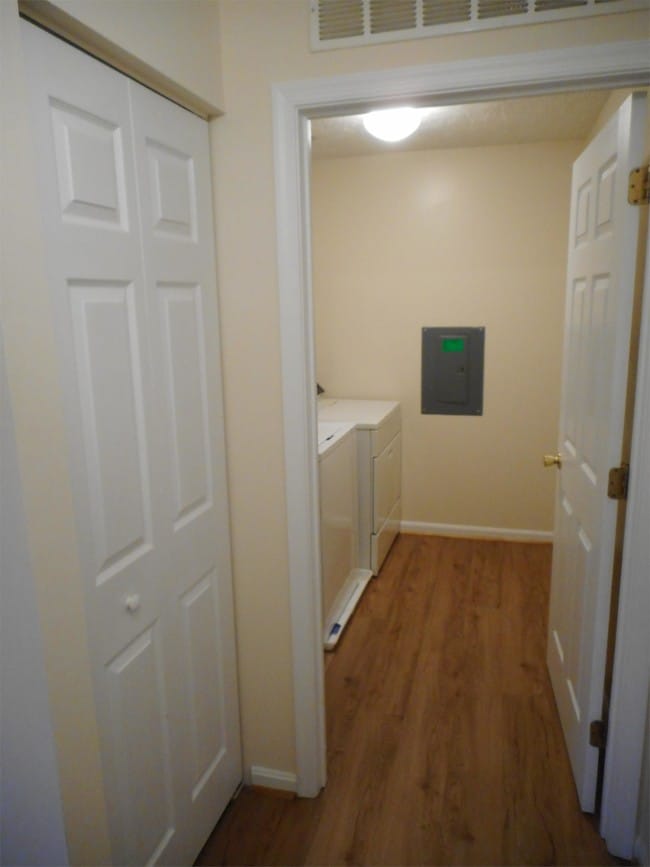 Building Photo - 108 Bayland Dr