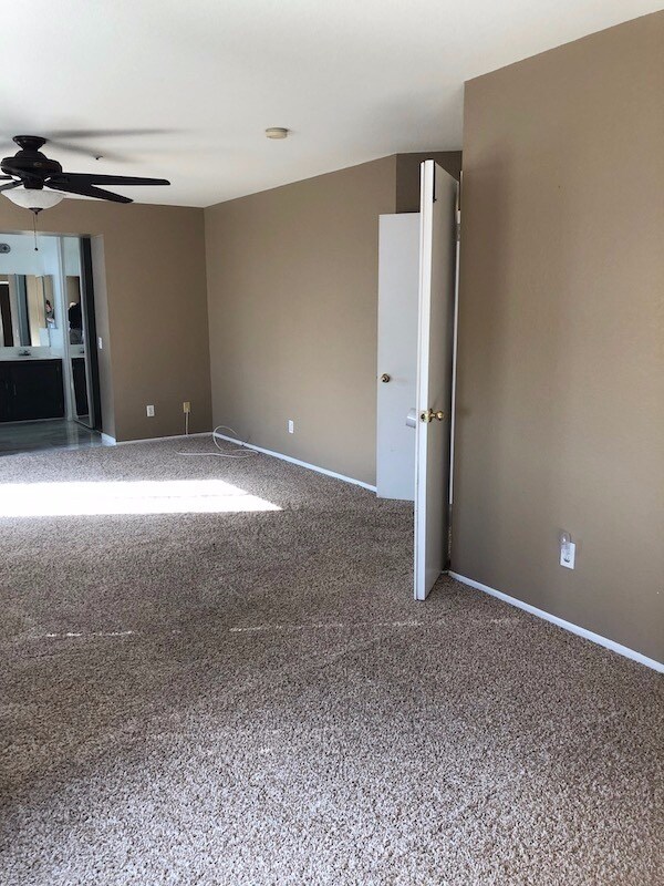 Building Photo - 14525 Saddlepeak Ct