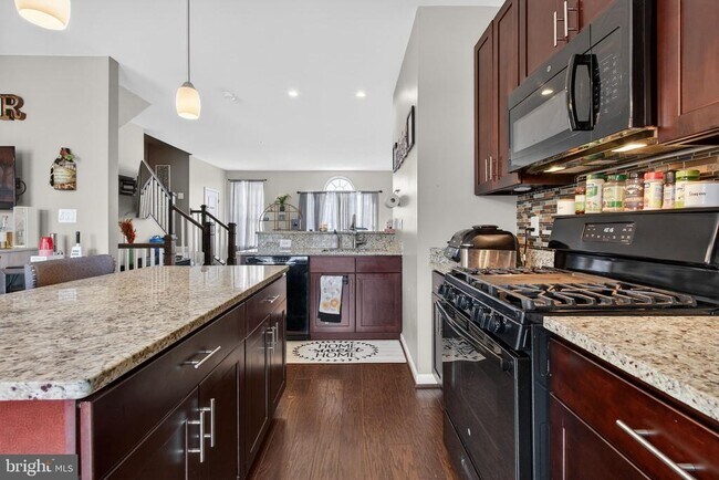 Building Photo - 806 Maury Ave