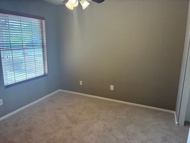 Building Photo - **BEAUTIFUL 3BEDROOM/2BATHROOM HOME LOCATE...