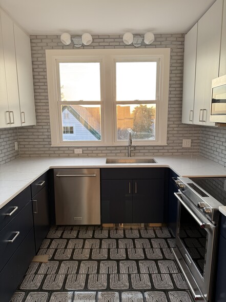 Building Photo - 96 Munroe St