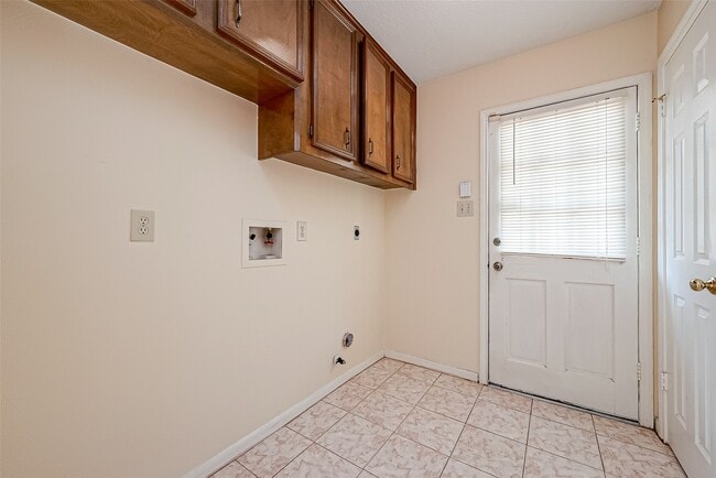 Building Photo - 14818 La Rana Dr