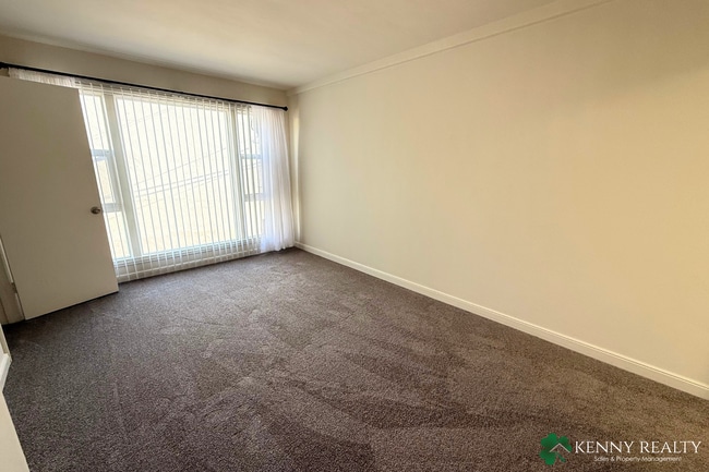 Building Photo - Bright and Updated 1 Bedroom Home with Pri...