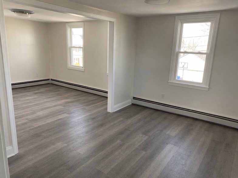 Building Photo - 159 Tangent St