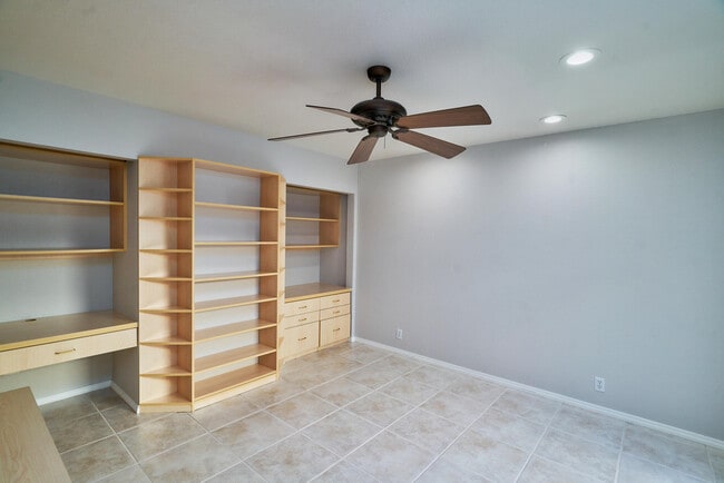 Building Photo - 231 Cam Arroyo S