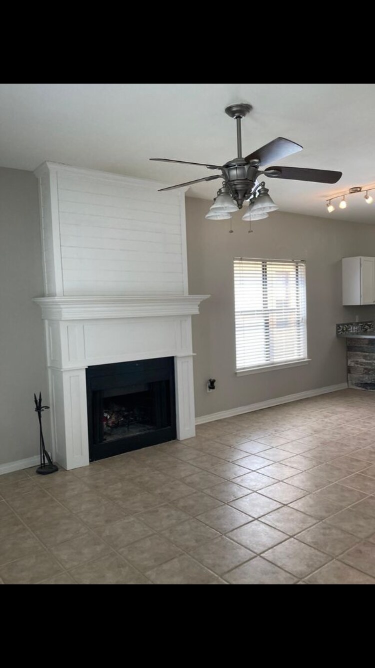 Building Photo - 5131 Butter Creek Ln