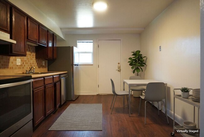 Building Photo - $500 OFF 1ST MONTH! $1,695/MO (GAS, WATER, SEWER & TRASH INCLUDED)  Look & Lease Special: Apply w...