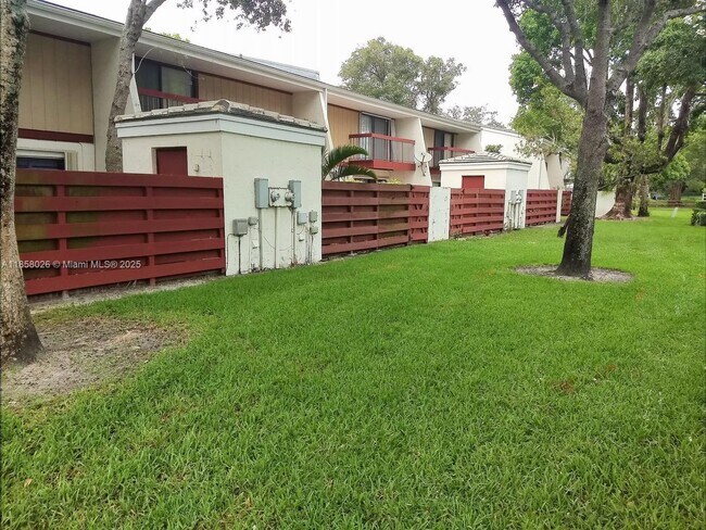 Building Photo - 3010 Willow Ln