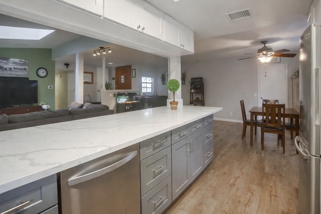 Building Photo - 1140 Harding St