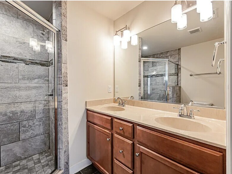 Building Photo - 7380 Pebble Lake Dr