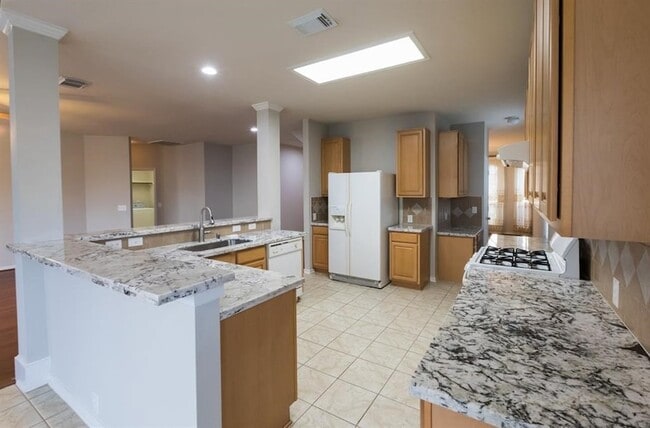 Building Photo - 2511 Sun Spot Ln