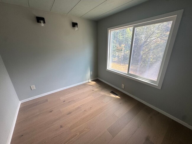 Building Photo - Newly Remodeled Manufactured Home