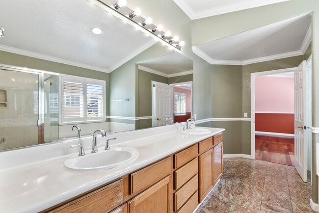 Building Photo - Your Next Home Is Ready!