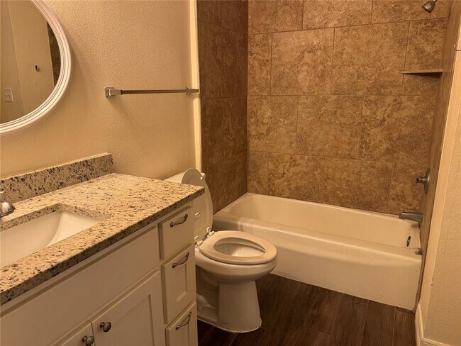 Building Photo - 2304 Mesquite Ln