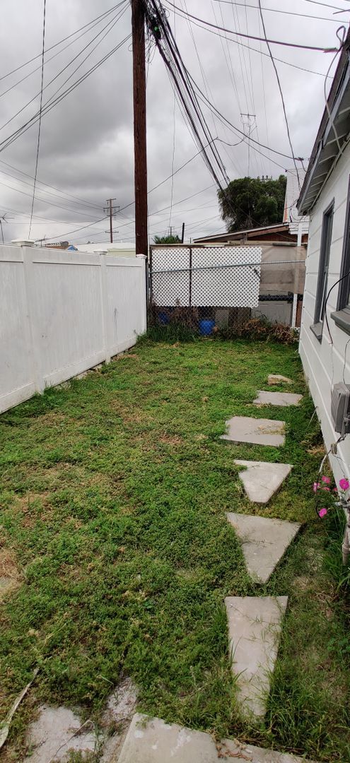 Building Photo - North Long Beach Private Back House