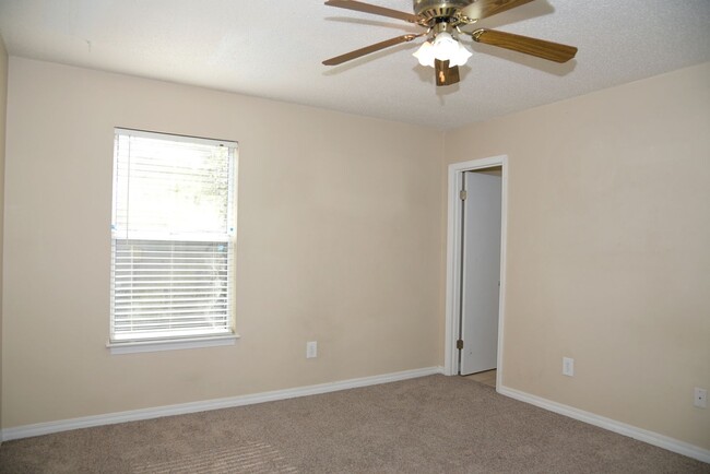 Building Photo - Cozy and Convenient Home in Niceville!