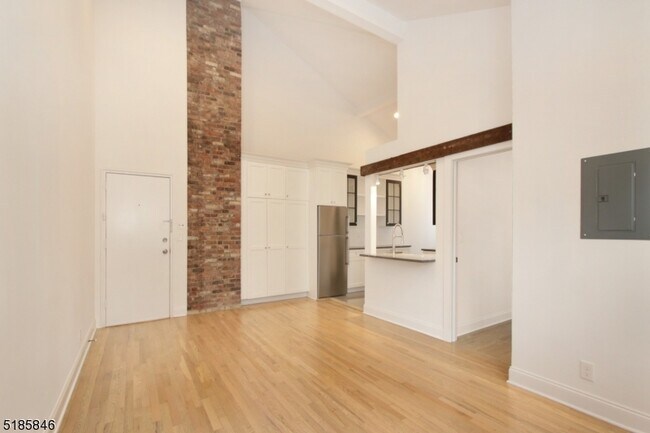 Building Photo - 380 Claremont Ave