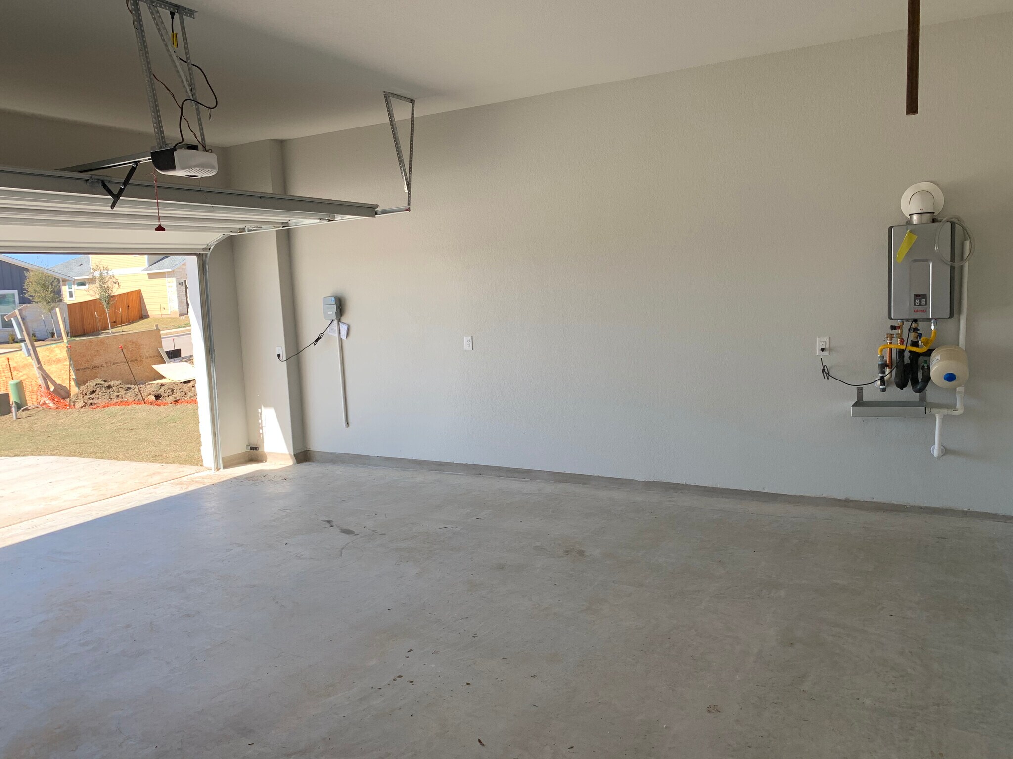 Building Photo - 10717 Charger Wy