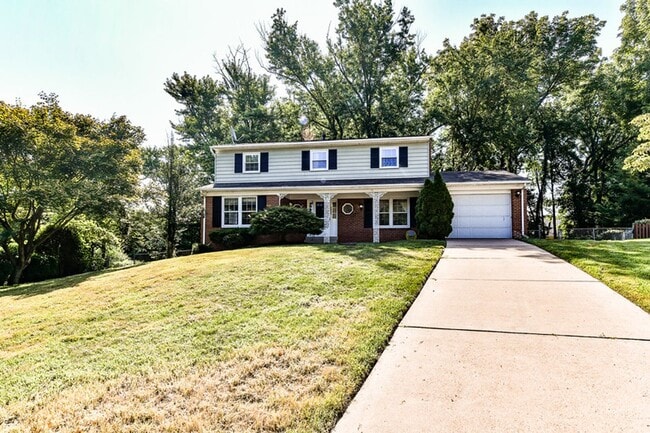 Building Photo - Spacious 4 Bed 2/2 Bath Home with Park-Lik...