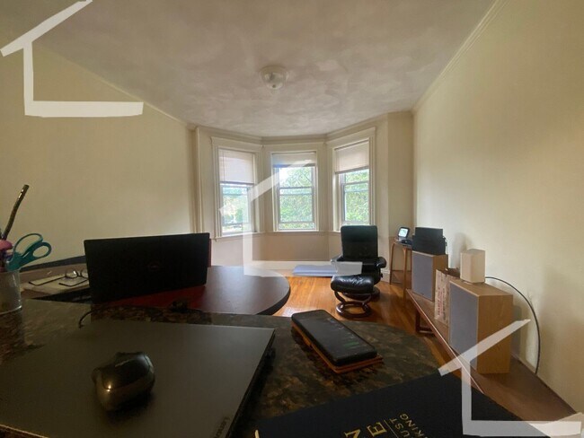 Primary Photo - No Brokers Fee, No Security Deposit, centr...