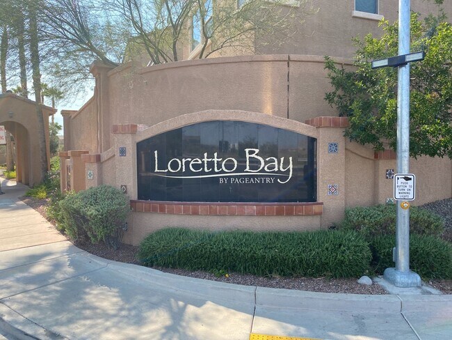 Building Photo - Gorgeous 3Bed/2.5Bath/2Car, 2-Story Home located in Loretta Bay