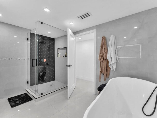 Building Photo - 19707 Turnberry Way