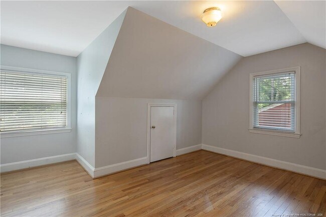 Building Photo - 415 Vista Dr