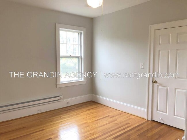 Building Photo - 2504 Longview Ave SW