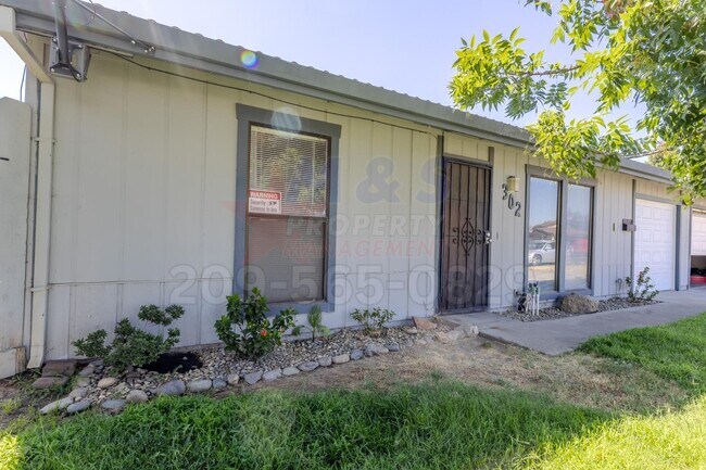 Building Photo - 302 Lovell Way