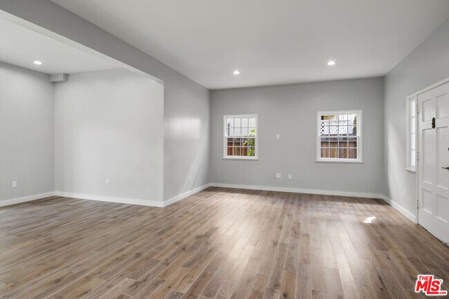 Building Photo - 111 S Harper Ave