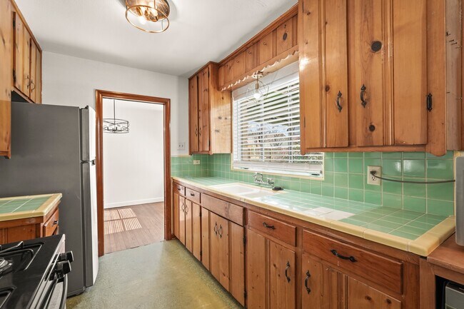 Building Photo - 1207 Stonecrest Dr