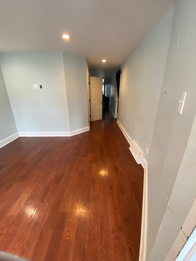 Building Photo - 603 N 32nd St