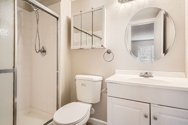 Building Photo - Spacious 1,177 sq ft 3-Bed / 2-Bath Condo ...