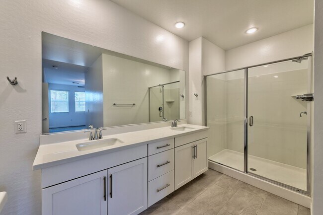 Building Photo - 2555 Hampton Rd