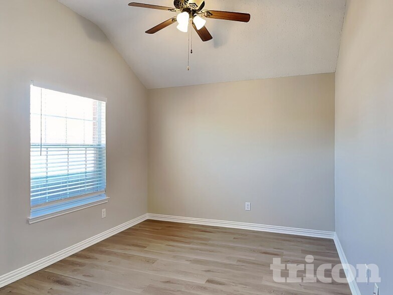 Building Photo - 923 McKavett Dr