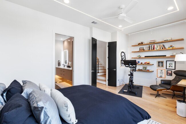 Building Photo - 1504 Ennis St