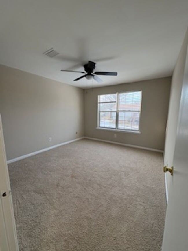 Building Photo - Freshly Renovated Norristown Rental — Bright, Modern & Move-In Ready on Quiet Northridge Drive