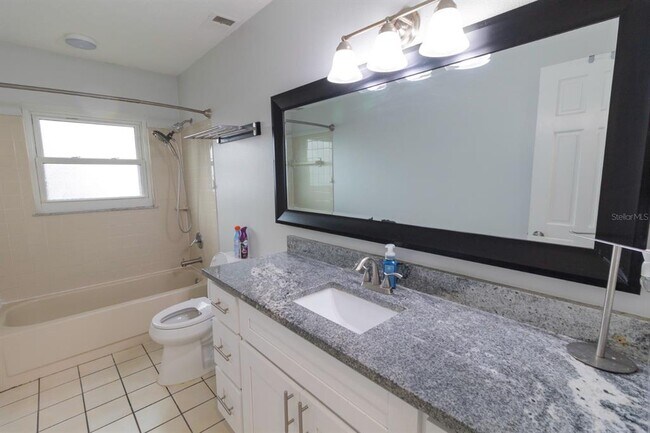 Building Photo - 603 Angelica Pl