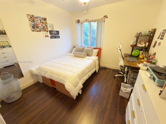 Building Photo - 1122 SW 158th Ave