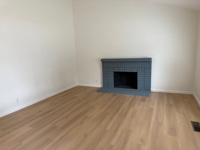 Building Photo - Spacious Corner Lot Home with Upgraded Fea...