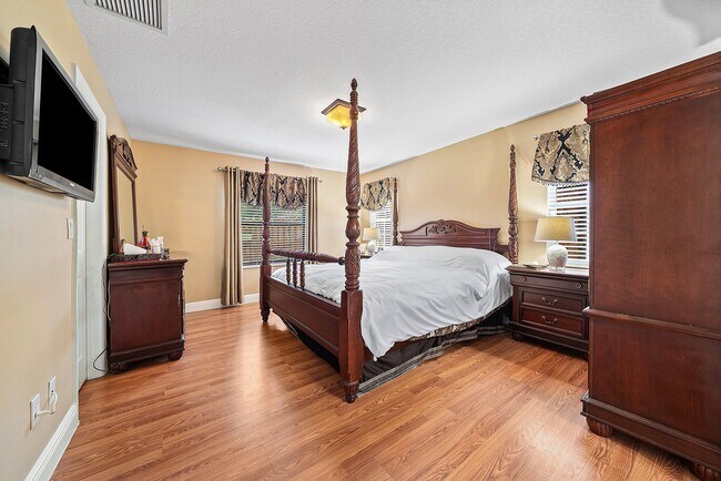 Building Photo - 13676 Cortez Dr