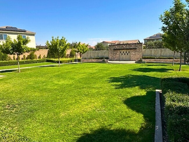 Building Photo - $2,390 Riverstone Community 3 Bd, Hwy 41 & Ave 12, Solar - Timberline Way, Madera