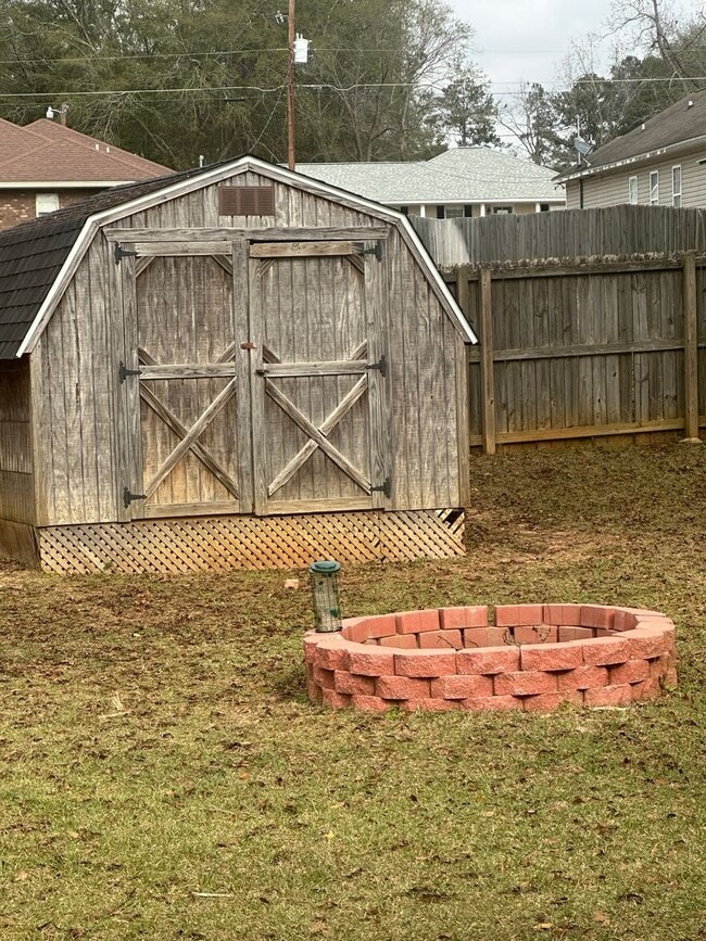 Building Photo - Briarhill Acres