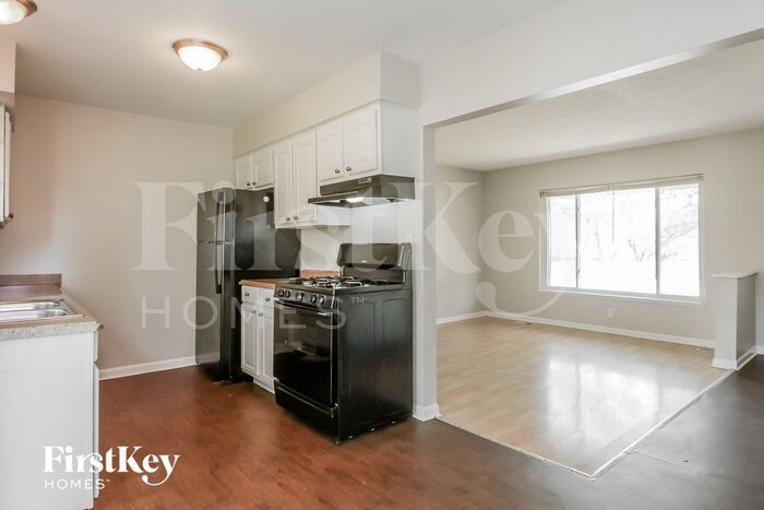 Building Photo - 221 Rockhurst Rd