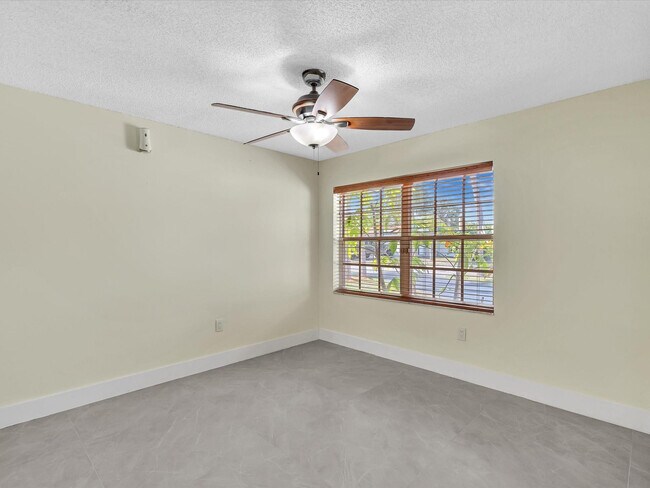 Building Photo - 13400 NW 5th Ct