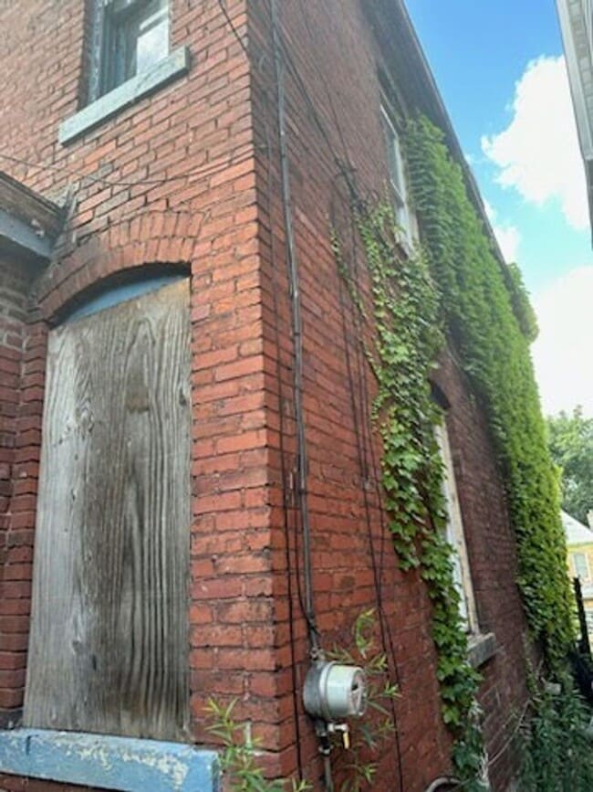 Building Photo - 324 Moore Ave