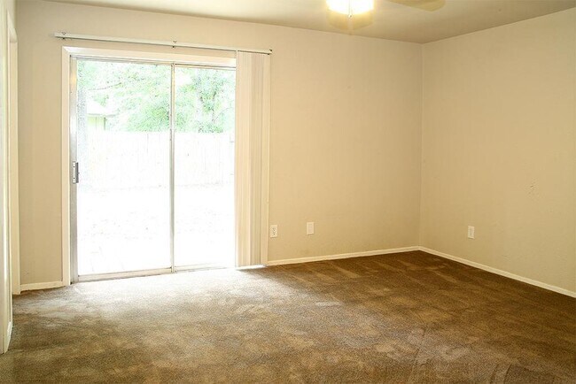 Building Photo - 9 Wolfhound Ln