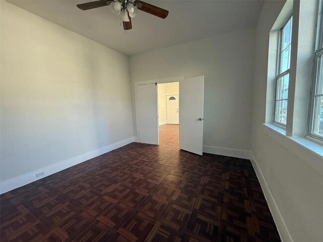 Building Photo - 2116 Columbus Ave