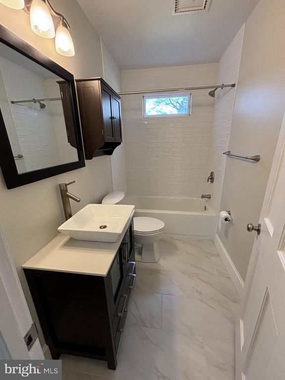 Building Photo - 18 Wrightson Ave