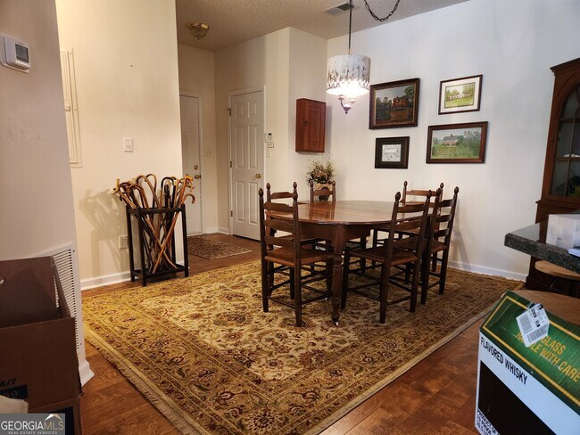 Building Photo - 1015 Holly Dr